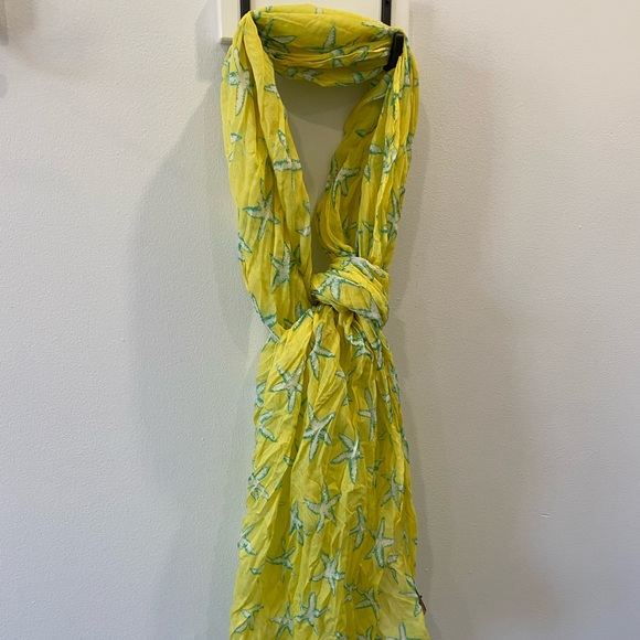 Yellow scarf with blue starfish pattern - Picture 2 of 2